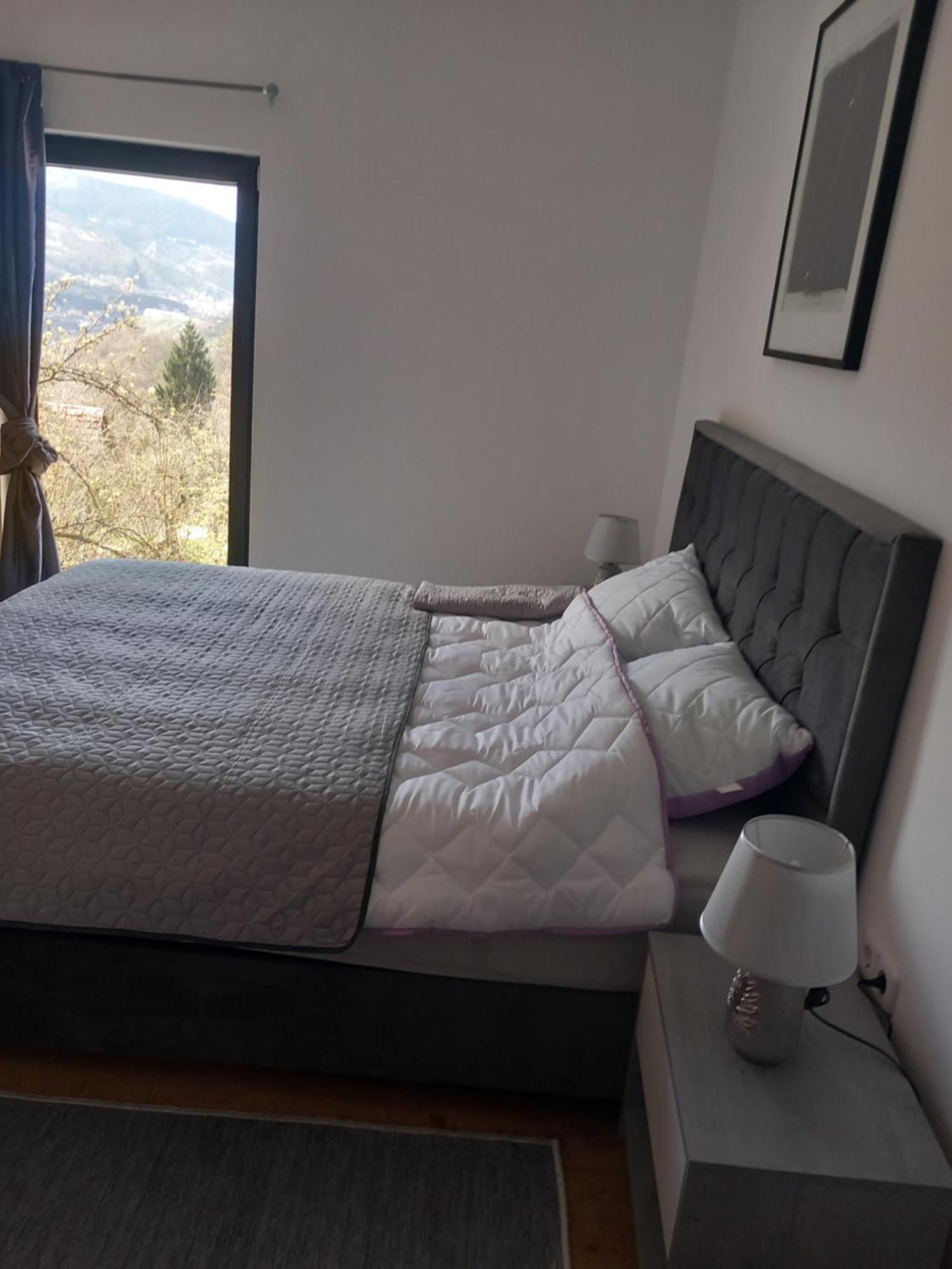 Hills,small With Garden And Garage SJJ