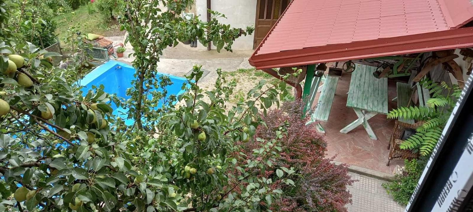 Hills,small With Garden And Garage Appartement