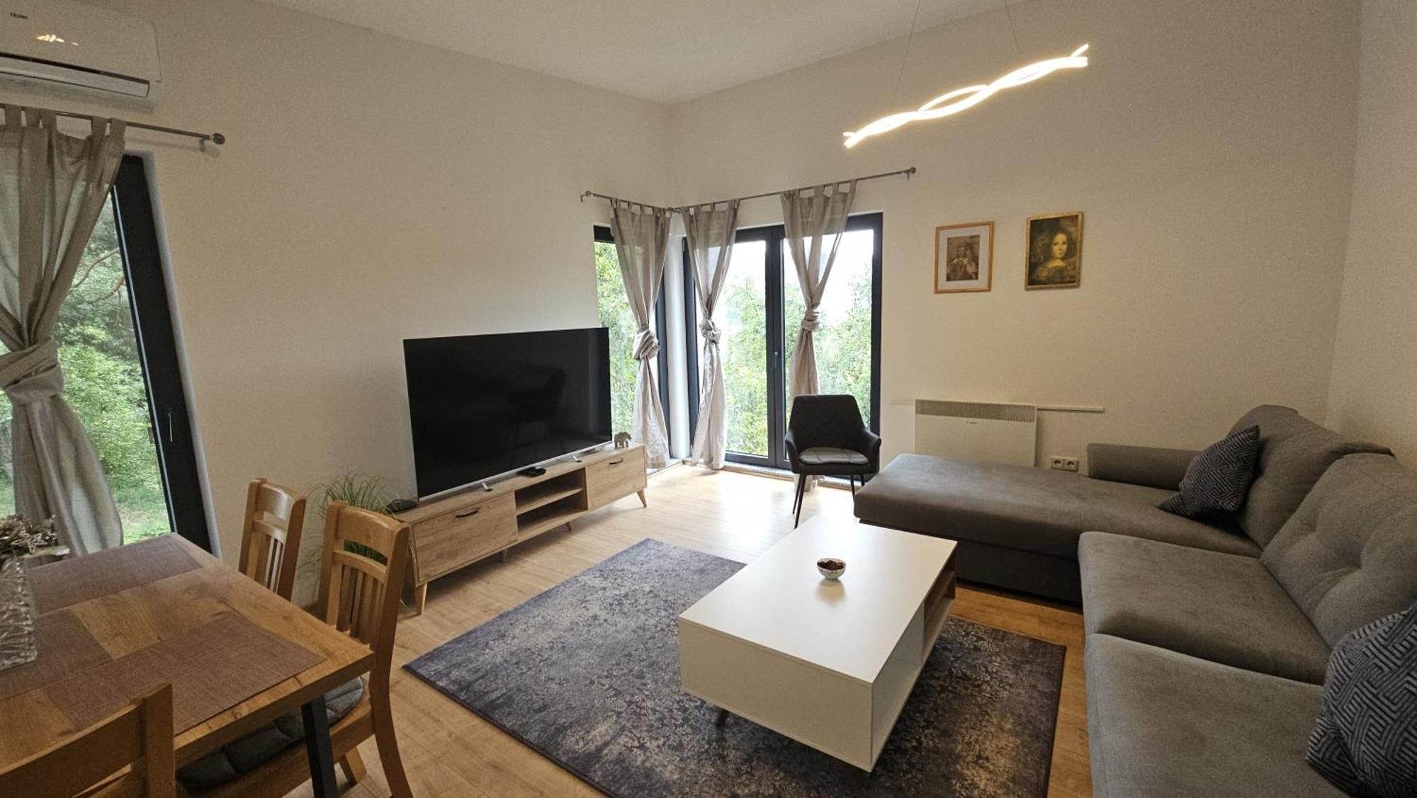 Hills,small With Garden And Garage * SJJ