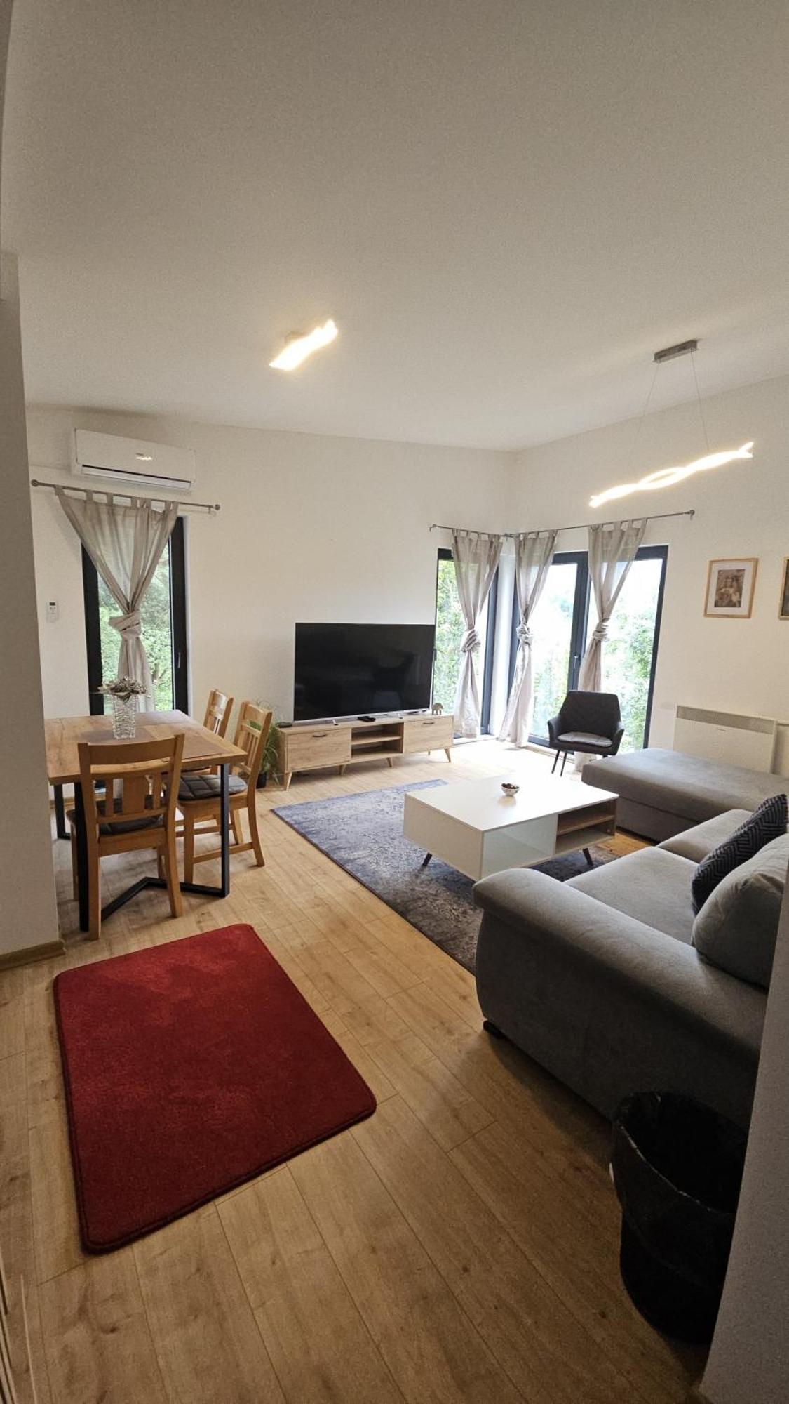 Hills,small With Garden And Garage * SJJ